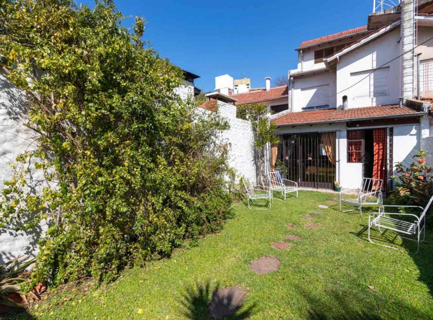 Foto de Venta Casa Olivos luminosa con Jardín y parrilla, imagen 3