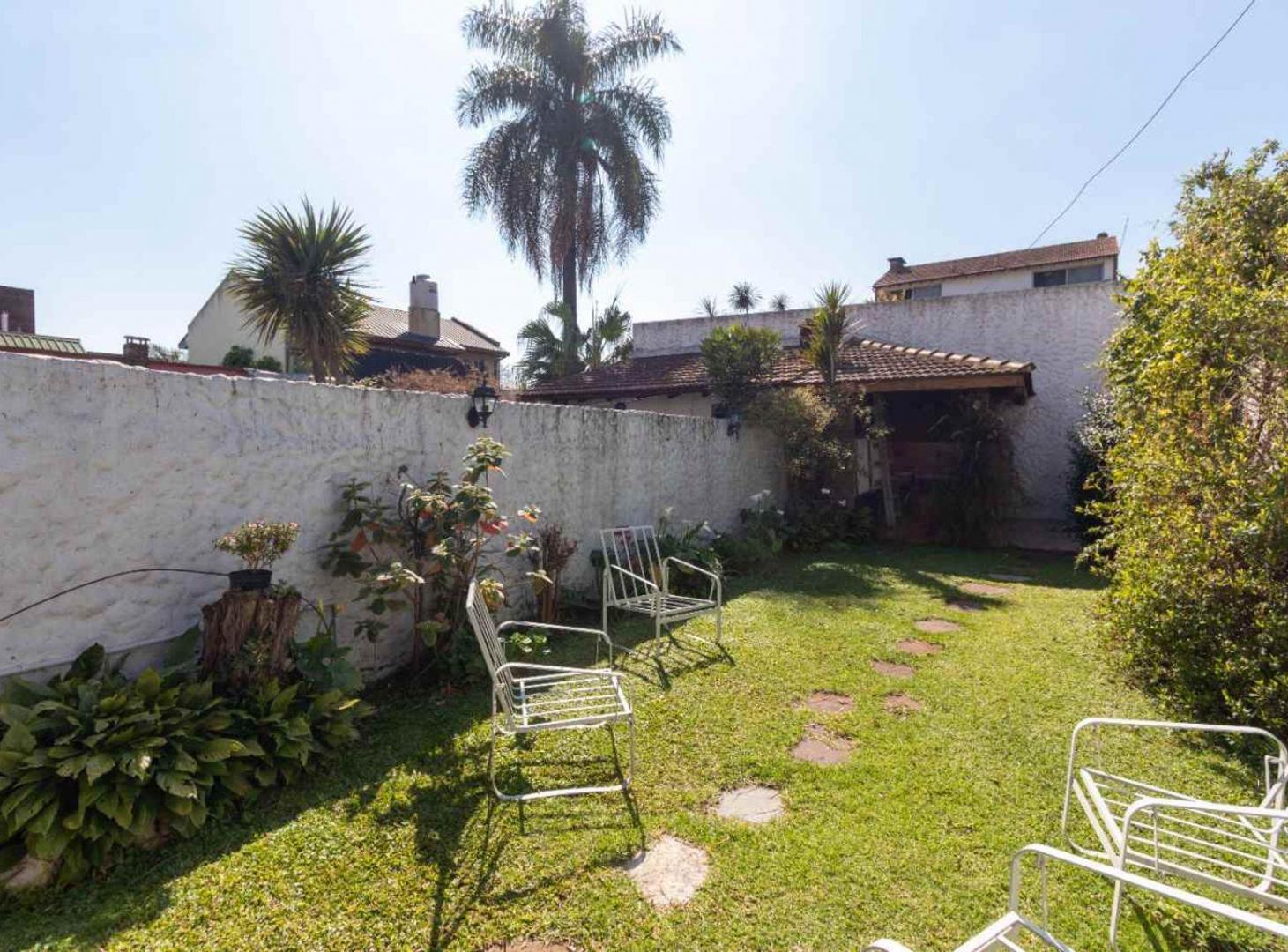 Foto de Venta Casa Olivos luminosa con Jardín y parrilla, imagen 2