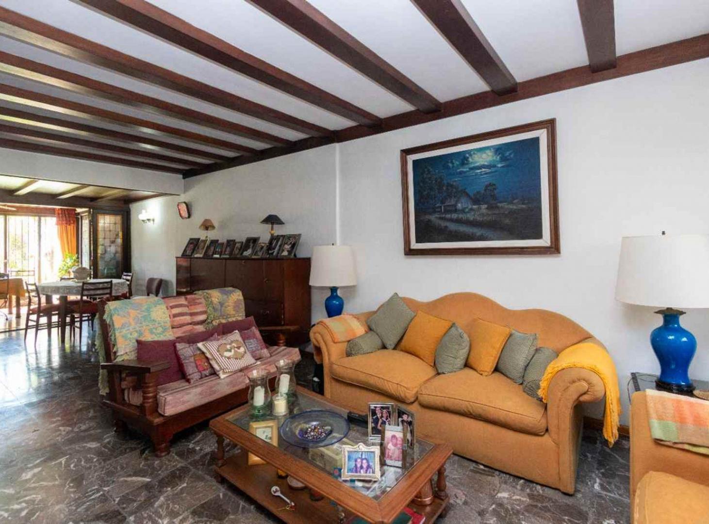 Foto de Venta Casa Olivos luminosa con Jardín y parrilla, imagen 5