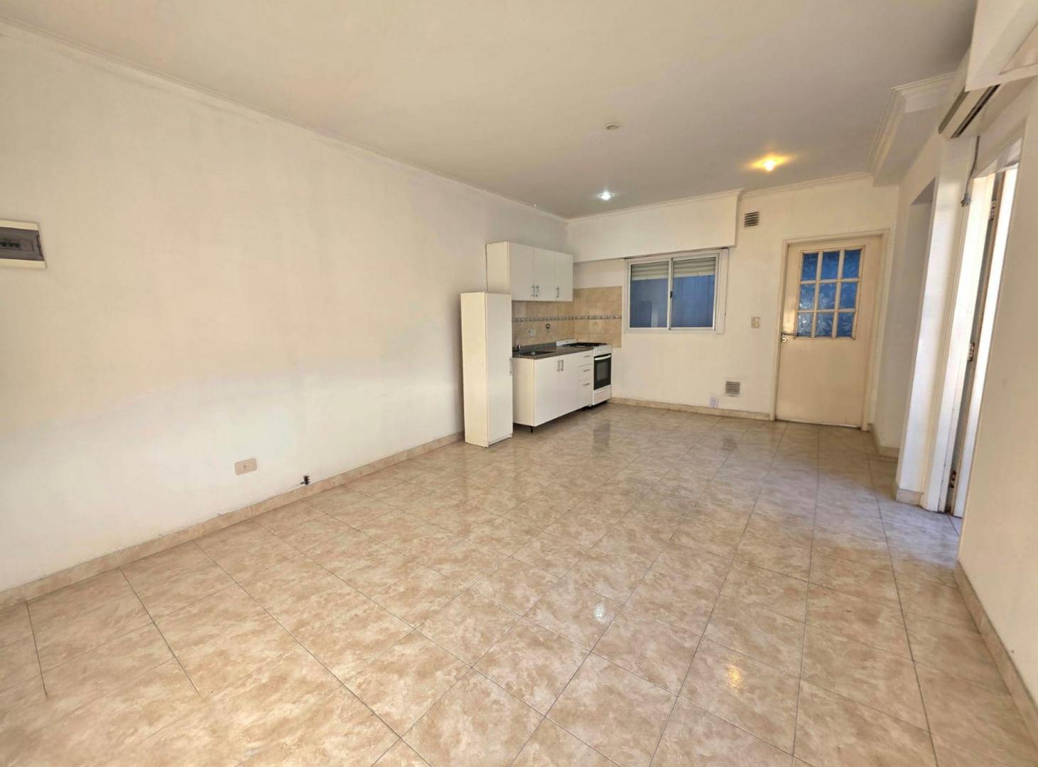 Foto de VENTA PH 2 amb. BALCÓN PATIO SIN EXPENSAS!!, imagen 3