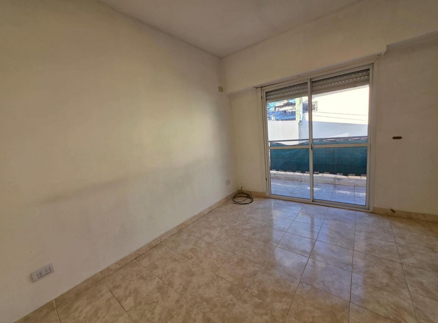 Foto de VENTA PH 2 amb. BALCÓN PATIO SIN EXPENSAS!!, imagen 2