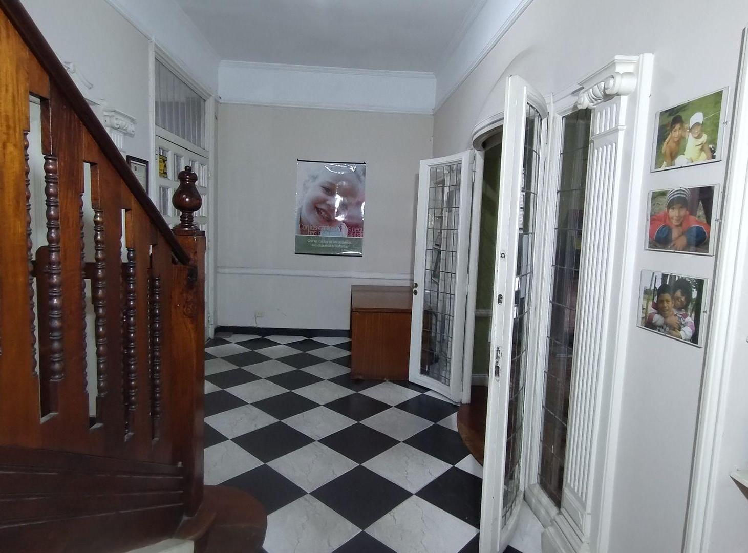 Foto de VENTA CASA EN FLORES CON 7 AMBIENTES FONDO LIBRE, imagen 4