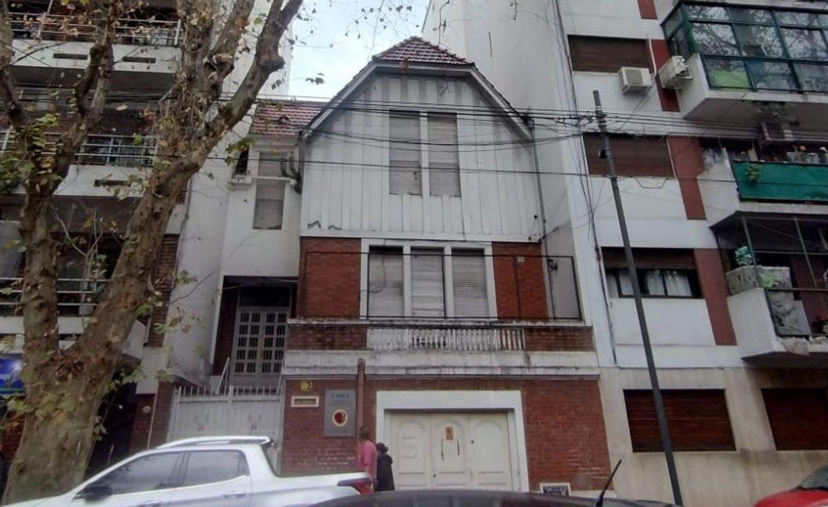 Foto de VENTA CASA EN FLORES CON 7 AMBIENTES FONDO LIBRE, imagen 2