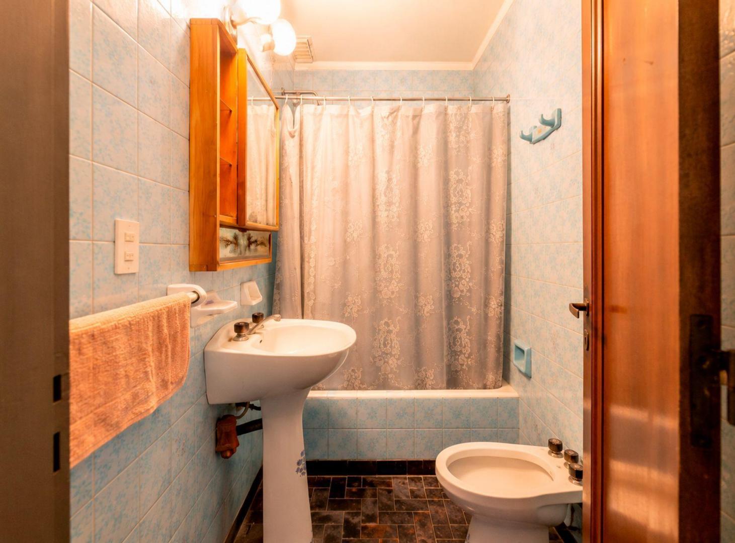 Foto de CASA 4 AMB EN VENTA + GALPÓN EN JOSÉ INGENIEROS, imagen 1