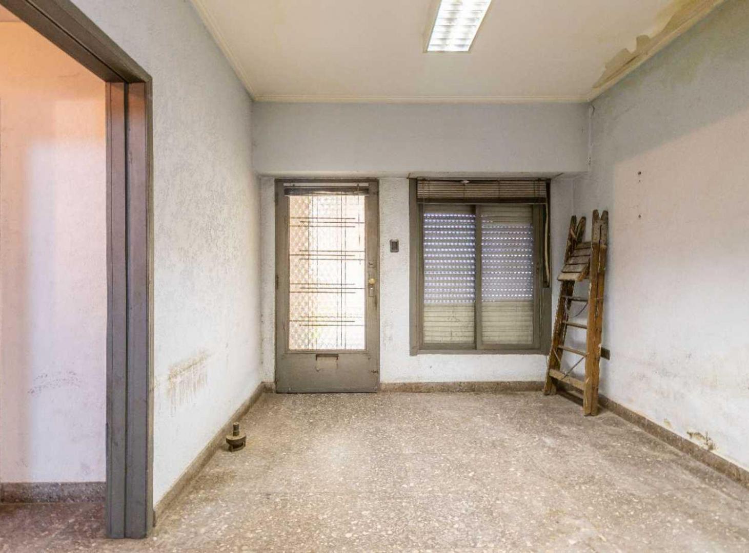 Foto de CASA 4 AMB EN VENTA + GALPÓN EN JOSÉ INGENIEROS, imagen 5