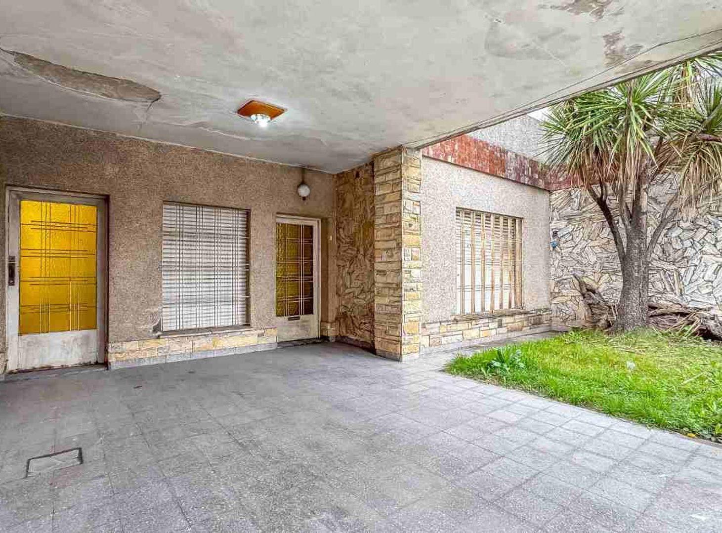Foto de CASA 4 AMB EN VENTA + GALPÓN EN JOSÉ INGENIEROS, imagen 1