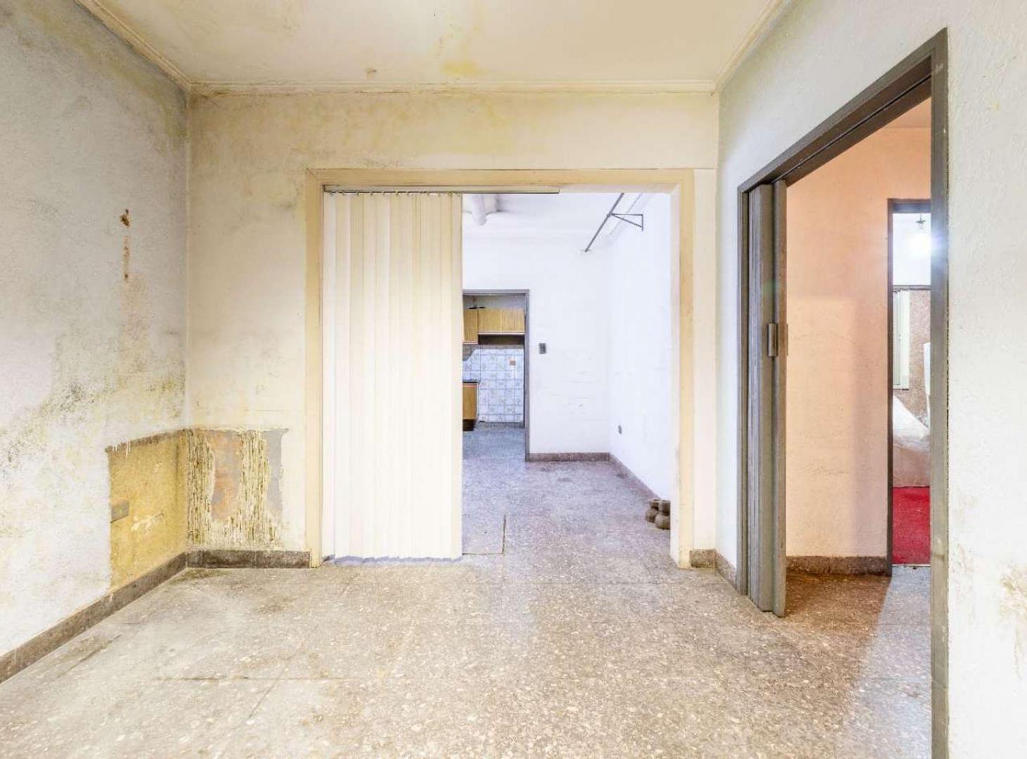 Foto de CASA 4 AMB EN VENTA + GALPÓN EN JOSÉ INGENIEROS, imagen 2