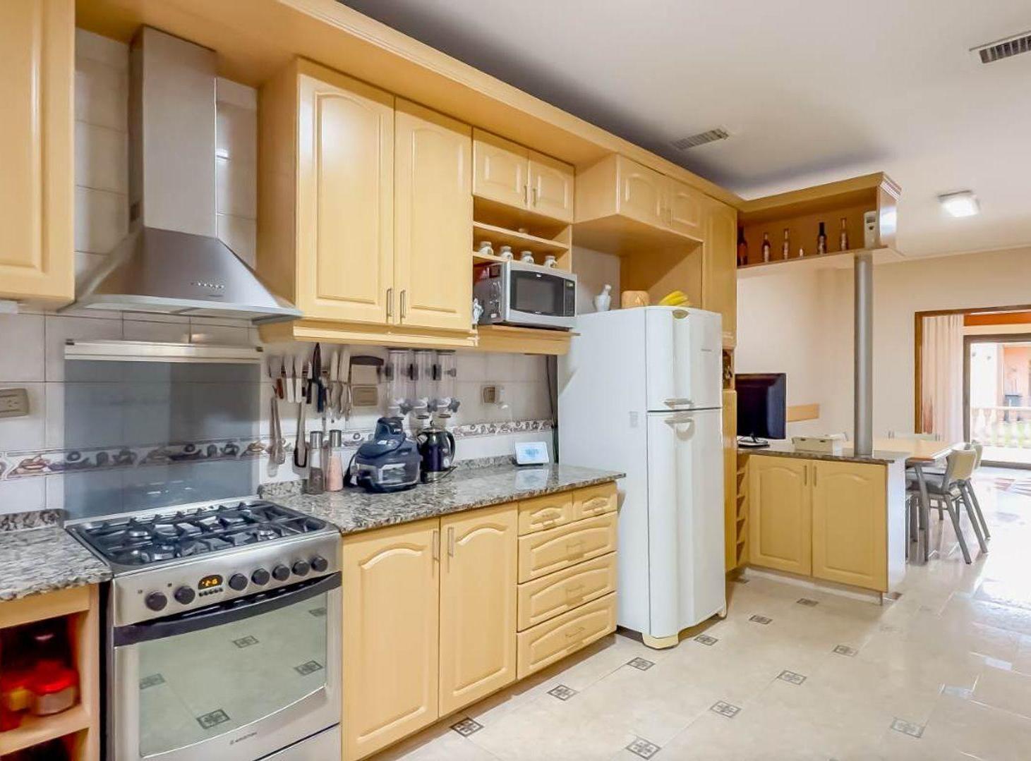 Foto de CASA 5 AMB EN VENTA CON JARDÍN QUINCHO Y COCHERA, imagen 4