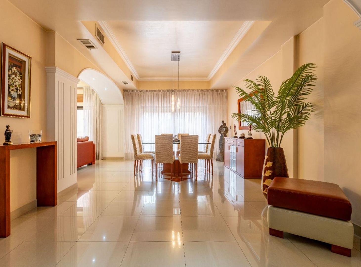 Foto de CASA 5 AMB EN VENTA CON JARDÍN QUINCHO Y COCHERA, imagen 1