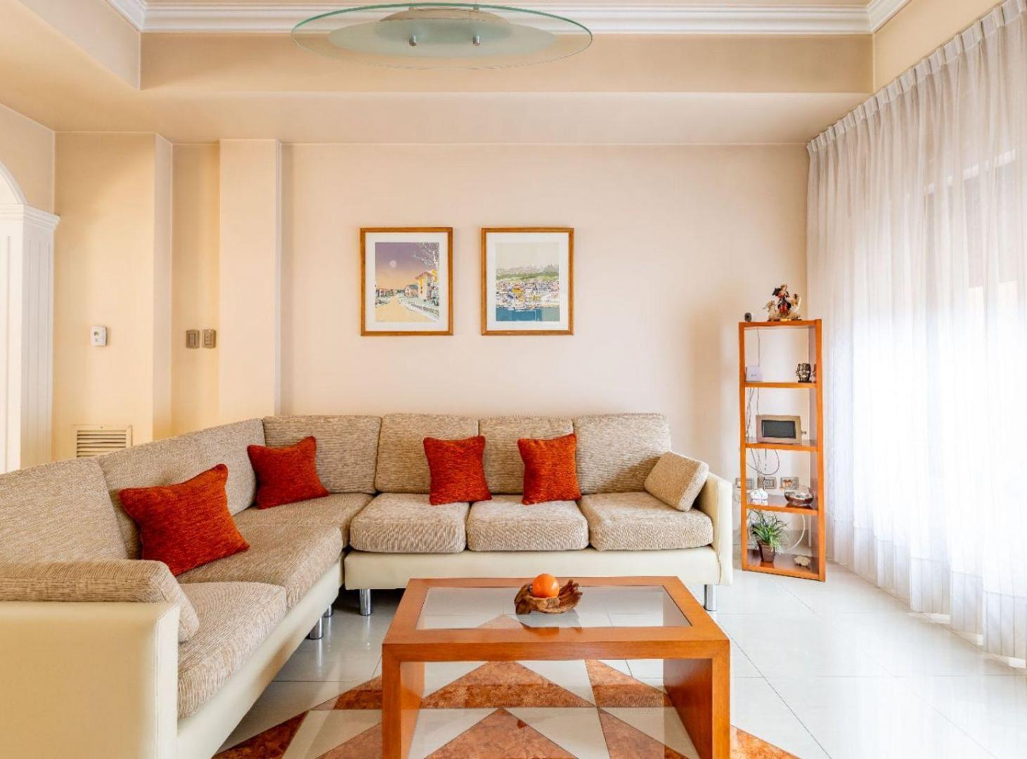 Foto de CASA 5 AMB EN VENTA CON JARDÍN QUINCHO Y COCHERA, imagen 2