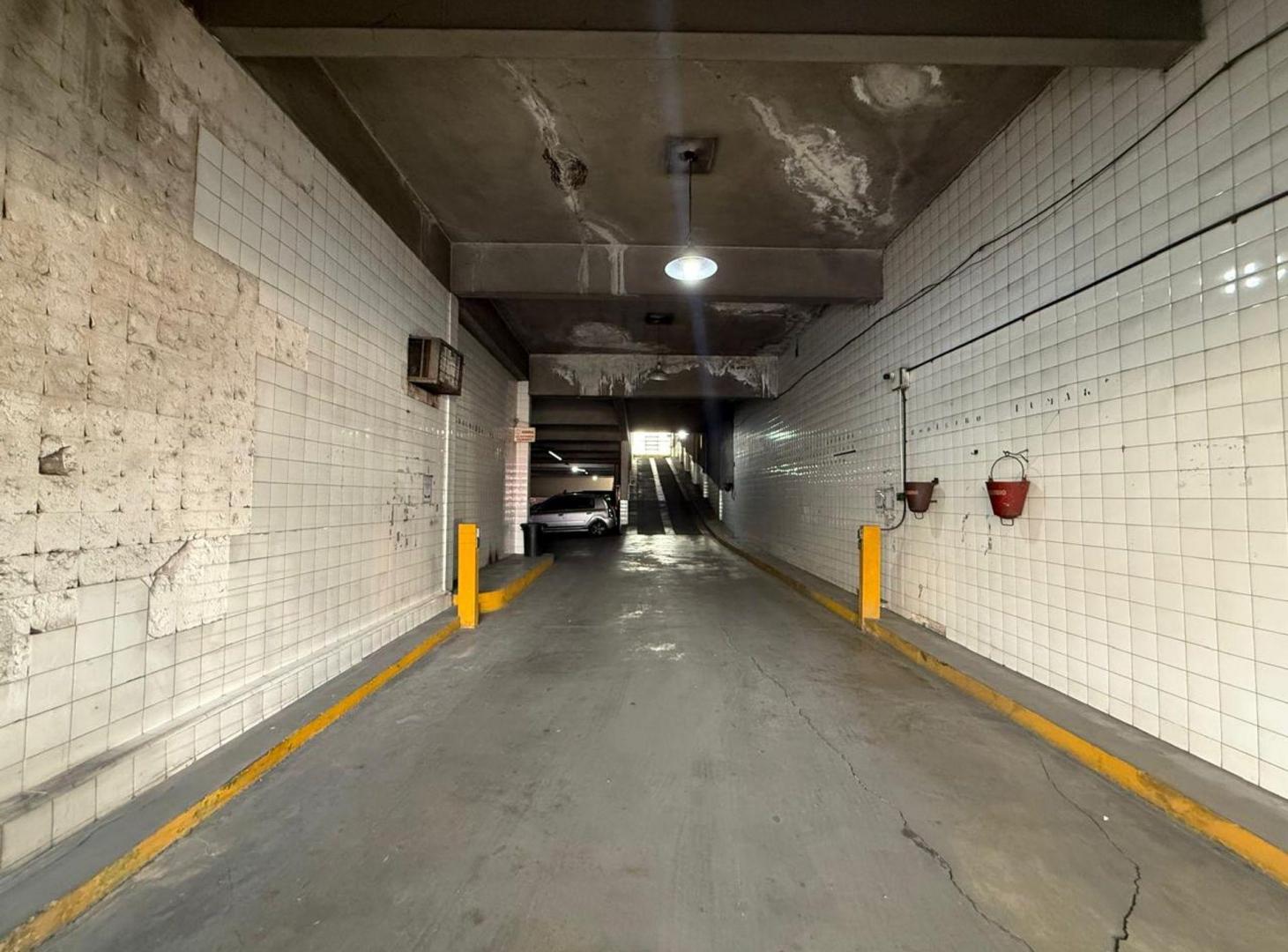 Foto de Venta cochera fija y cubierta Liniers, imagen 4