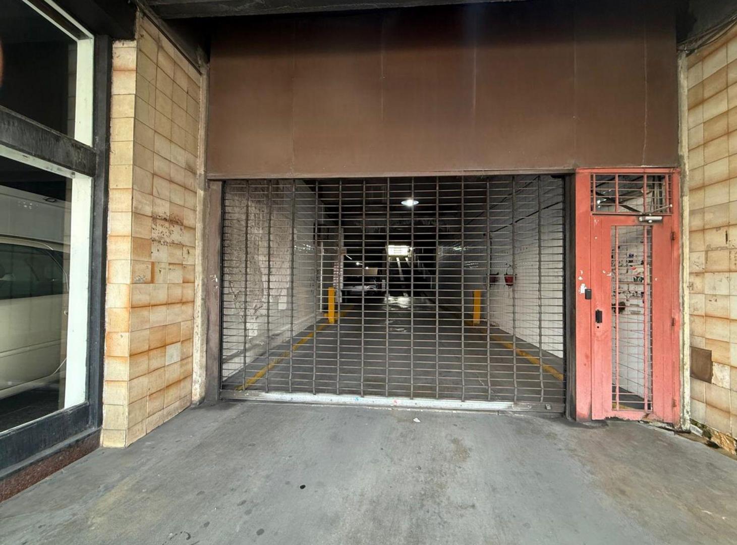 Foto de Venta cochera fija y cubierta Liniers, imagen 2