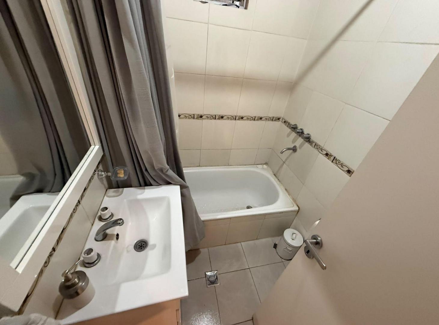 Foto de Casa 4 ambientes con pileta y deposito en VENTA, imagen 3
