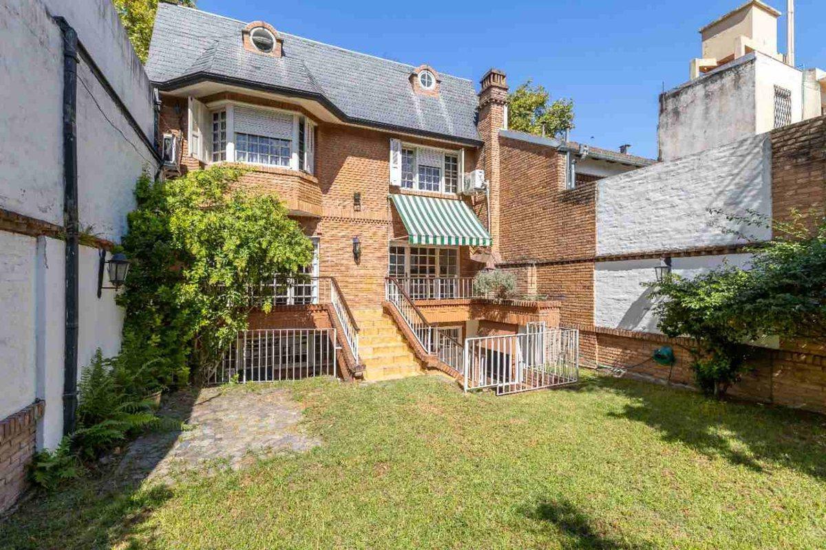 Foto de CASA 9 AMB EN VENTA EN VILLA DEVOTO PLAZA ARENALES, imagen 3