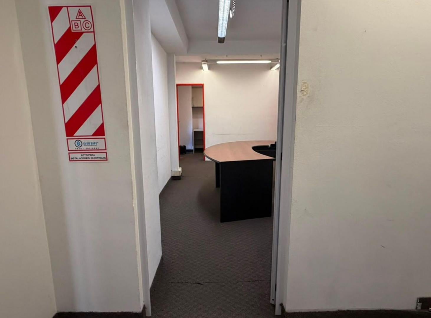 Foto de VENTA OFICINA de 100m2 - OPORTUNIDAD!, imagen 2