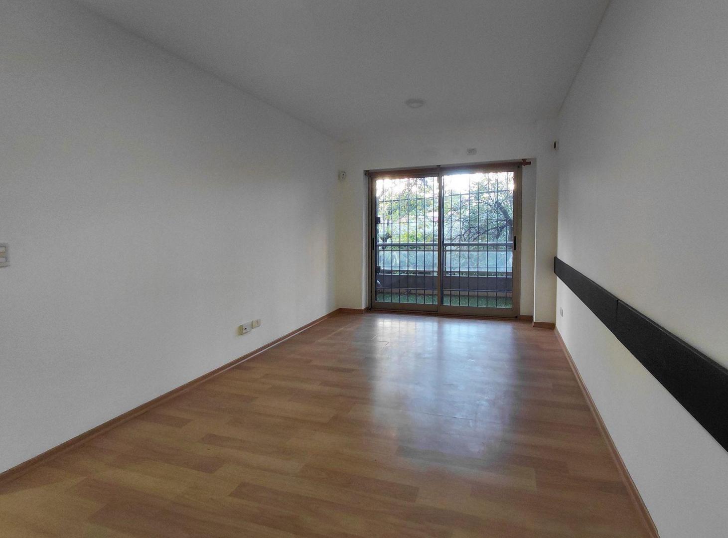 Foto de Venta Depto 2 ambientes y cochera Parque Chacabuco, imagen 2