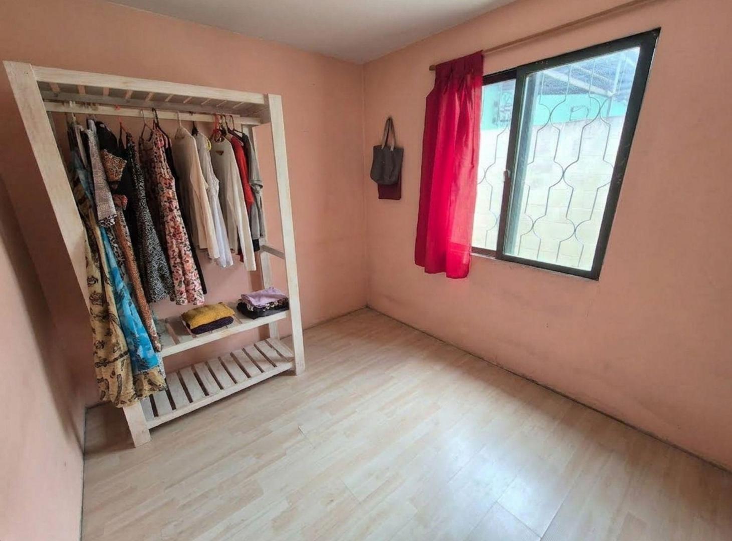 Foto de Lote de 10 x 40 con 3 viviendas, pileta y quincho, imagen 4
