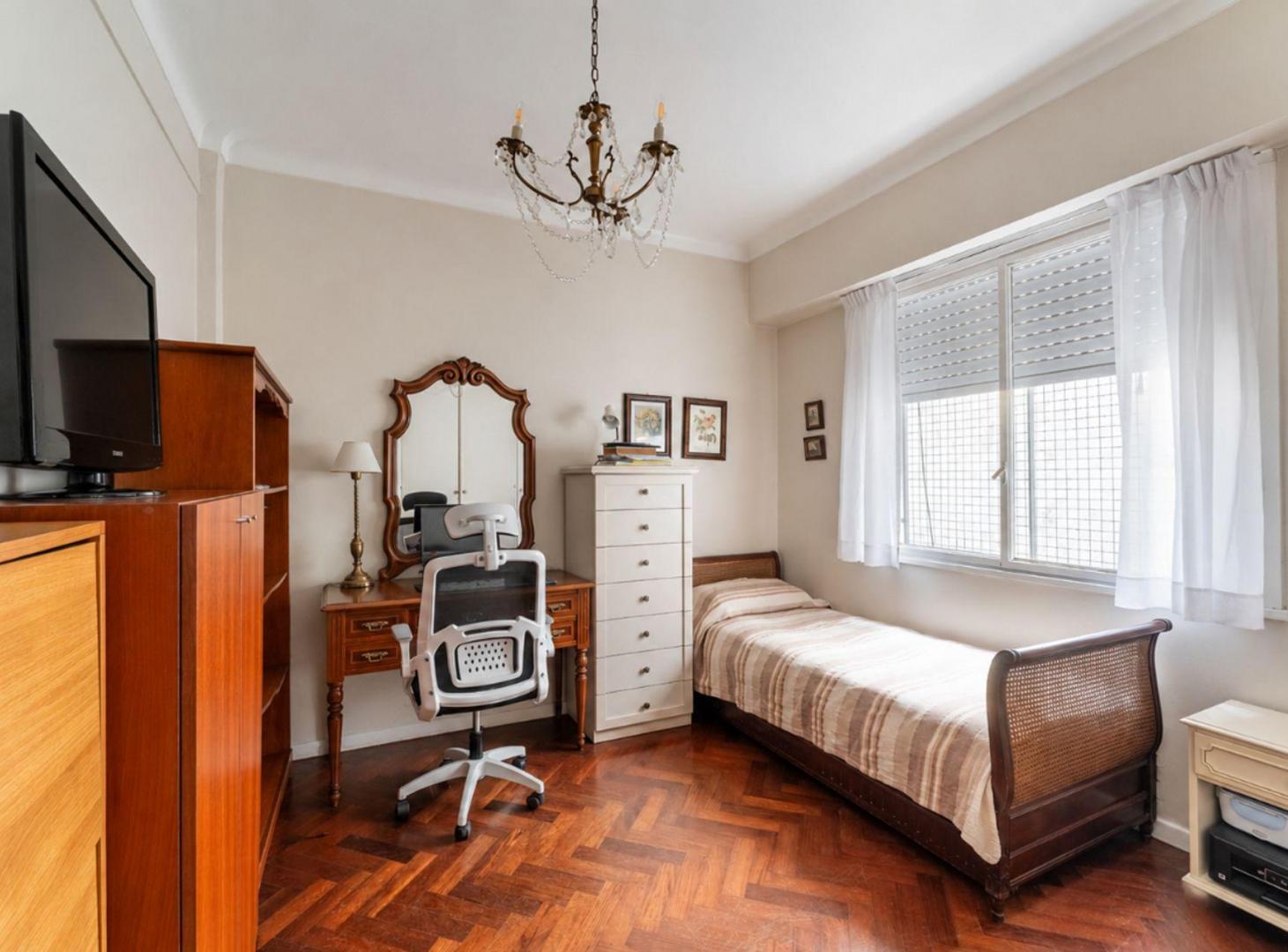 Foto de VENTA DPTO 3 AMB. BALCÓN FRENTE PLAZA ARENALES, imagen 4