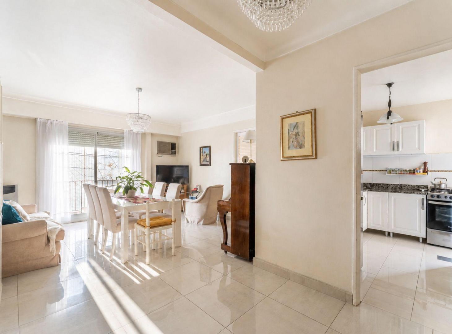 Foto de VENTA DPTO 3 AMB. BALCÓN FRENTE PLAZA ARENALES, imagen 5