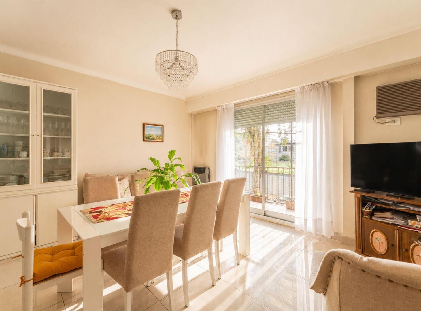 Foto de VENTA DPTO 3 AMB. BALCÓN FRENTE PLAZA ARENALES, imagen 3