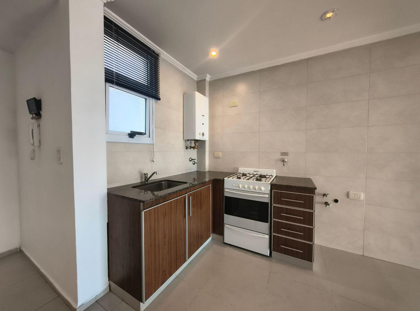 Foto de MONOAMBIENTE DIVISIBLE CON BALCON EN FLORES, imagen 4
