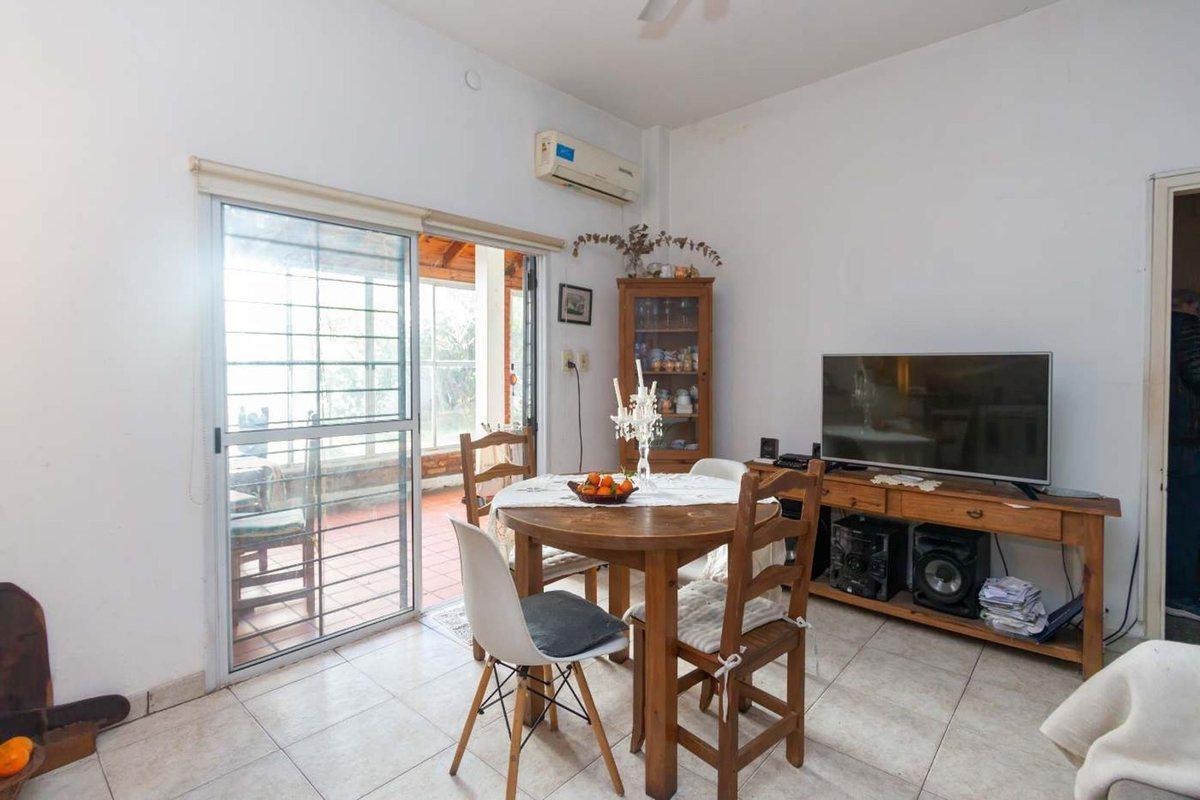 Foto de CASA 4 AMB CON PATIO, TERRAZA Y GARAGE CASEROS, imagen 5