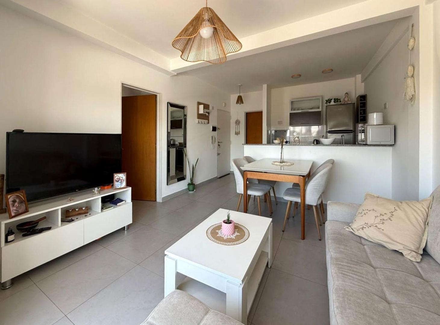 Foto de Venta departamento 2 ambientes Monte Castro SUM, imagen 3