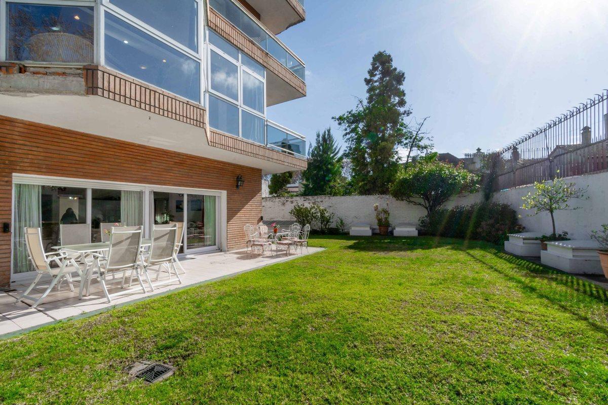 Foto de DPTO DUPLEX 7 AMB PARQUE PRIVADO- PLAZA ARENALES, imagen 2