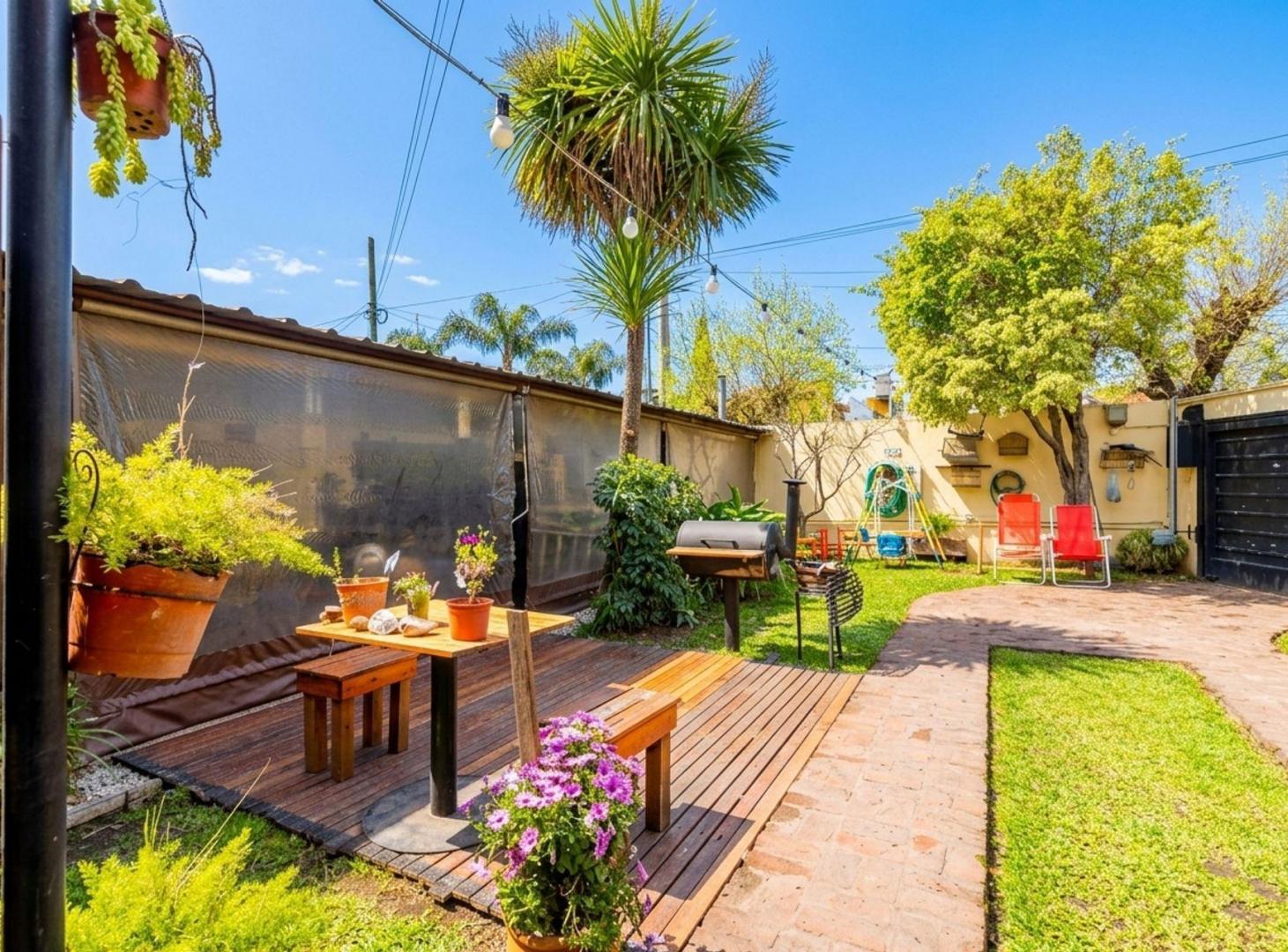 Foto de CASA 5 AMB EN VENTA CON COCHERA, JARDÍN Y QUINCHO, imagen 4