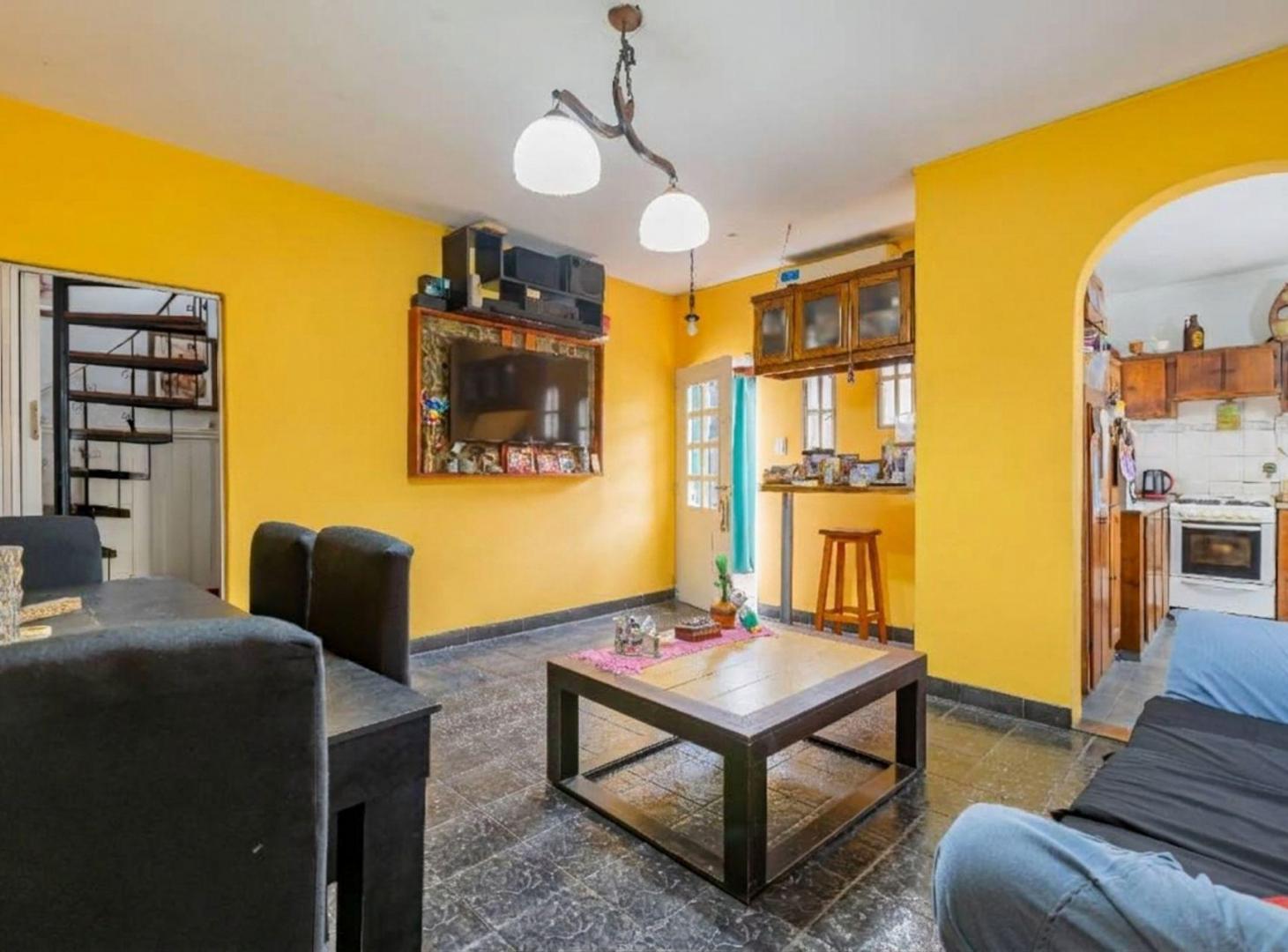 Foto de CASA 5 AMB EN VENTA CON COCHERA, JARDÍN Y QUINCHO, imagen 3