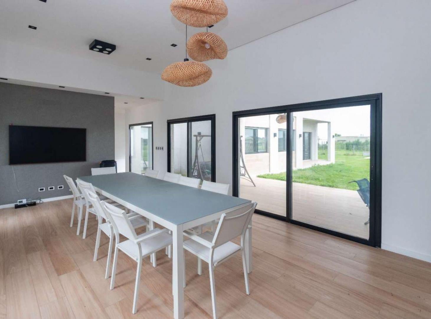 Foto de CASA 4 AMB. DESARROLLADA EN PLANTA BAJA C/ PISCINA, imagen 2