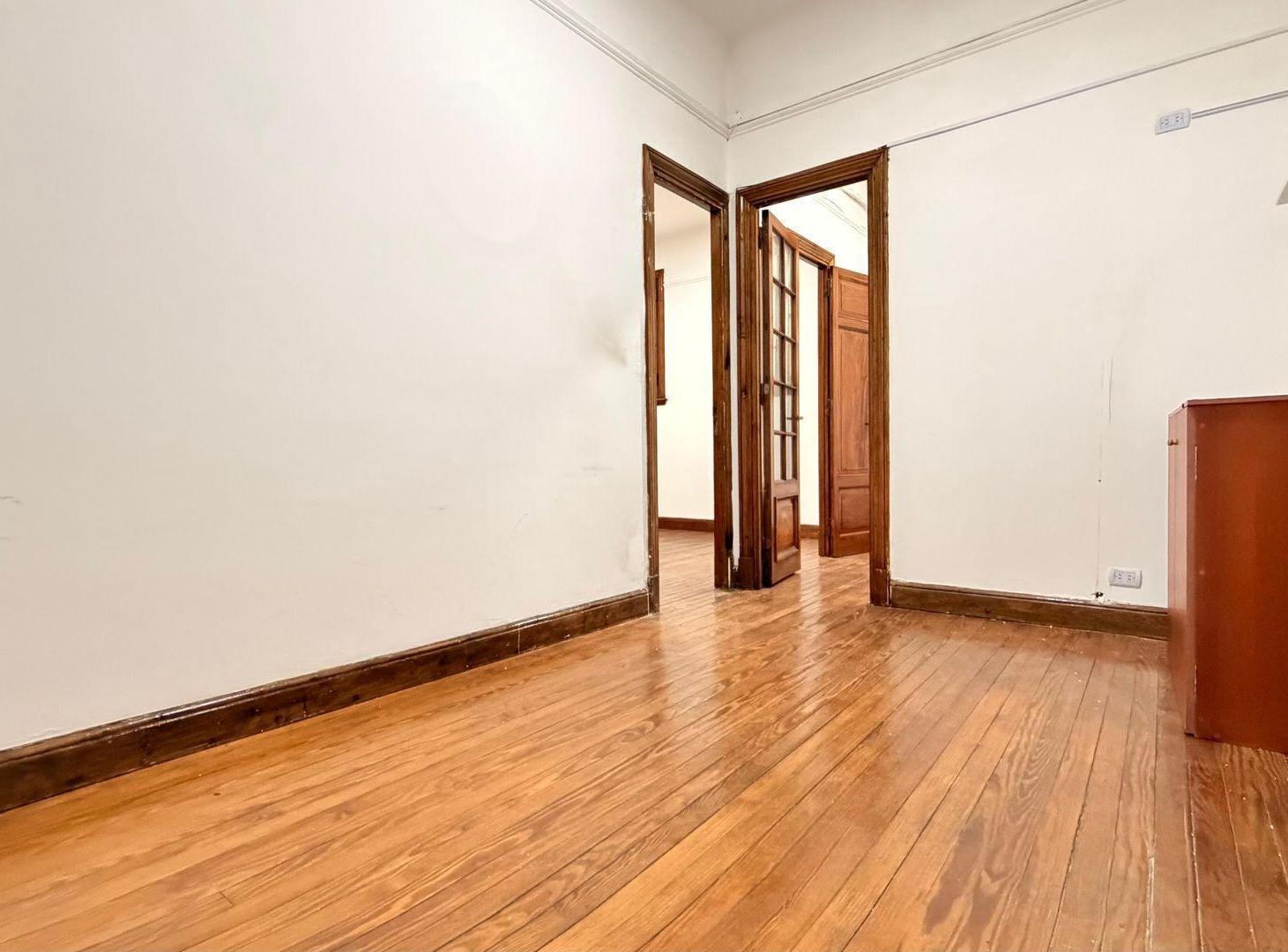 Foto de VENTA DEPTO 3 AMB CON DEPENDENCIA APTO PROF., imagen 2