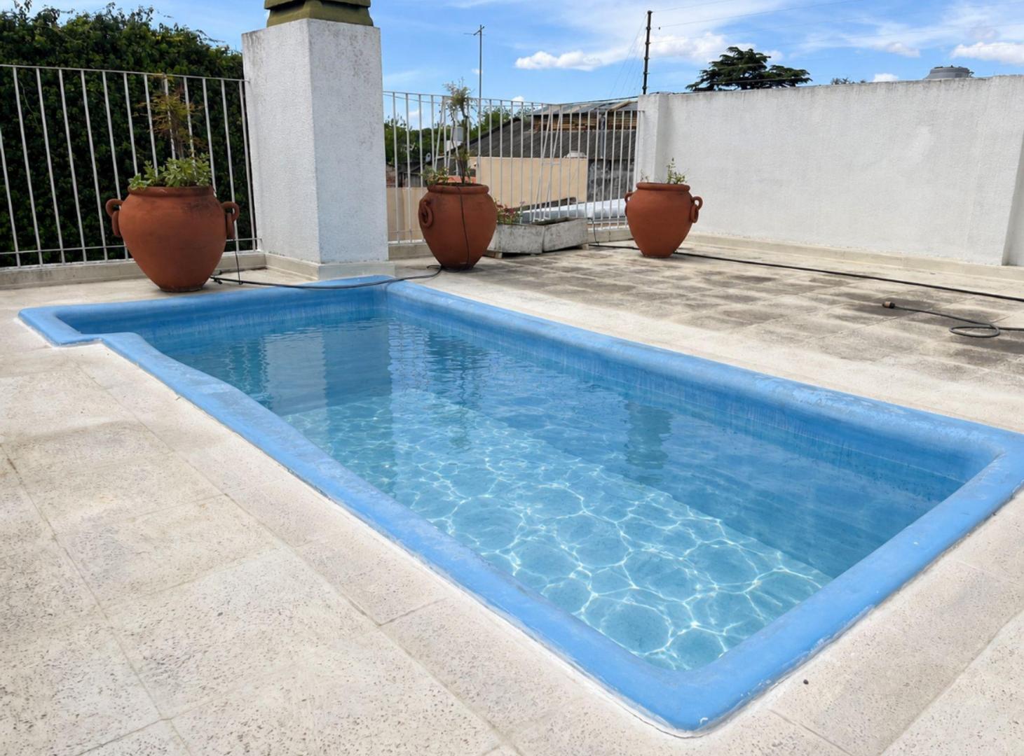 Foto de CASA 6 AMB. CON JARDÍN, PARRILLA, PILETA Y COCHERA, imagen 1