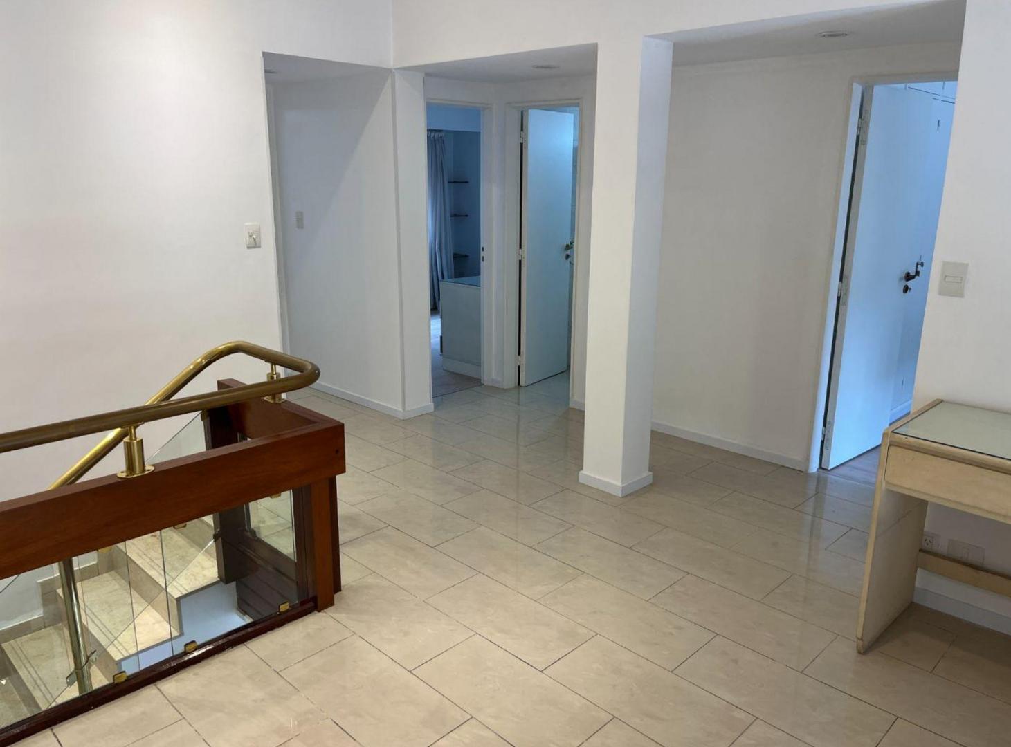 Foto de CASA 6 AMB. CON JARDÍN, PARRILLA, PILETA Y COCHERA, imagen 3
