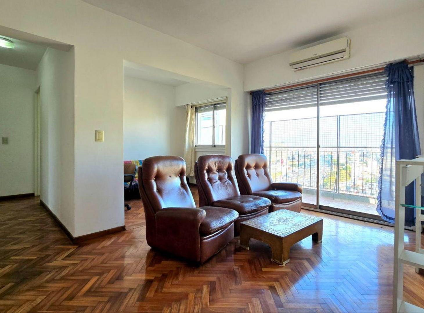 Foto de VENTA DEPARTAMENTO 3 AMBIENTES SEMIPISO C/BALCÓN, imagen 4