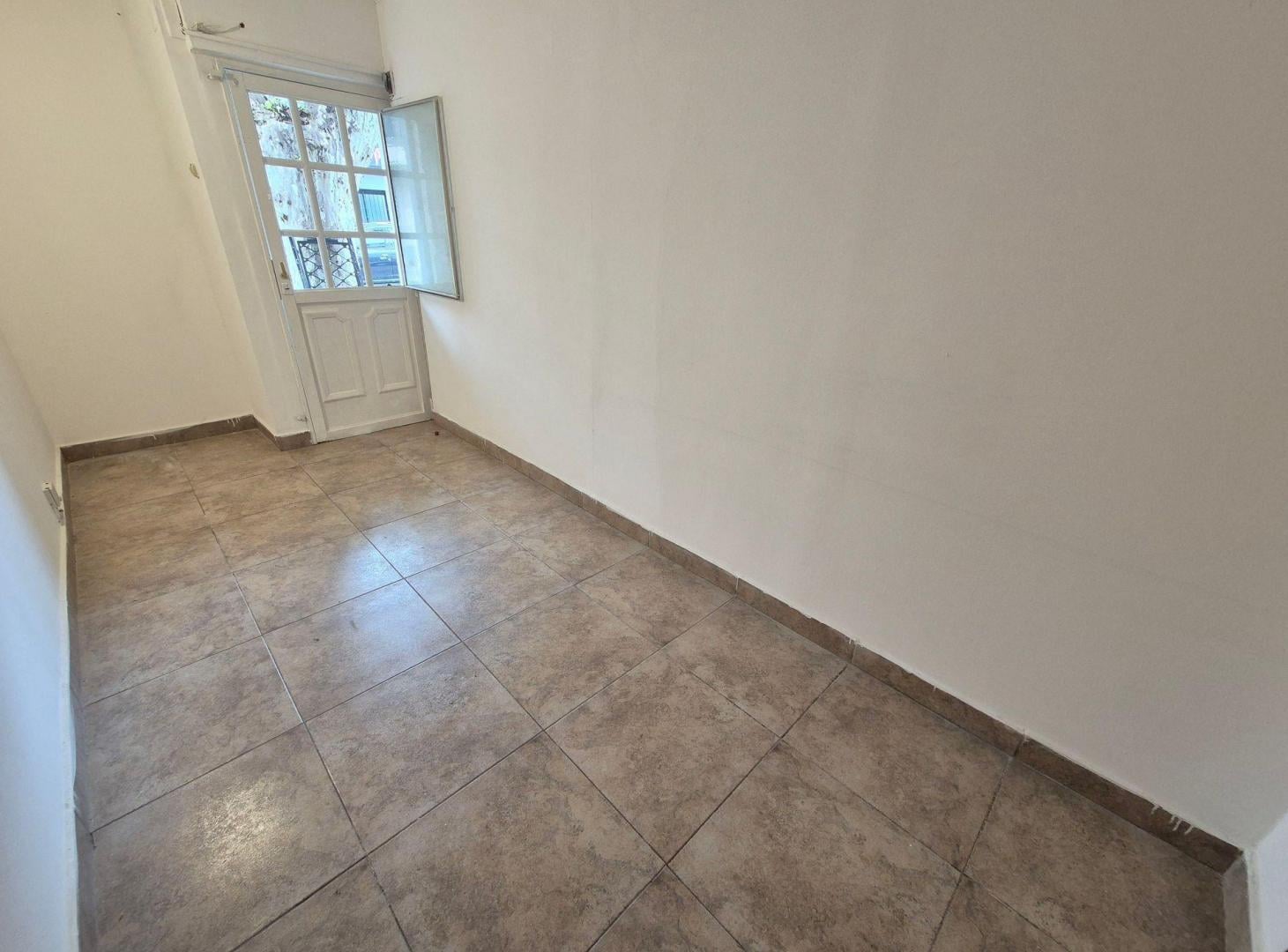 Foto de PH 3 AMB VILLA SARMIENTO OFICINA Y PATIO S/ EXPENS, imagen 1