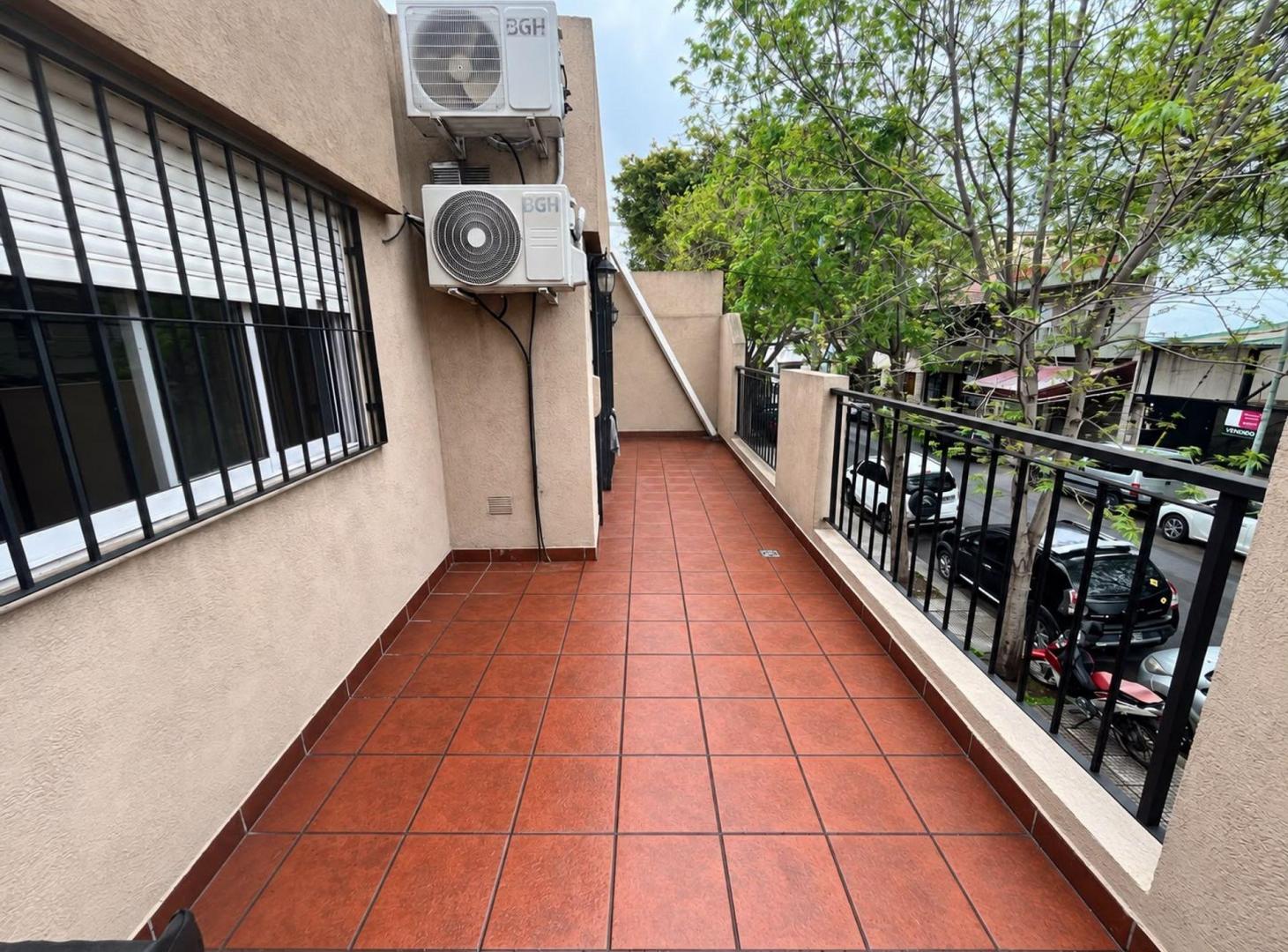 Foto de DEVOTO PH 2 AMBIENTES S/ EXPENSA BALCÓN ATERRAZADO, imagen 2