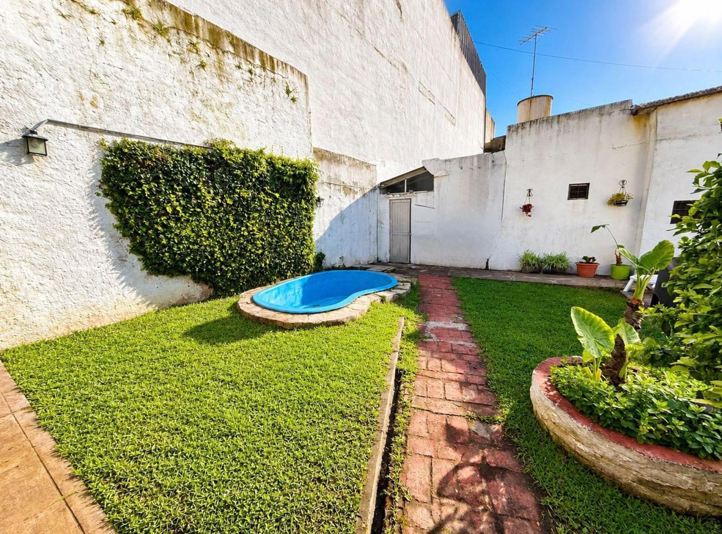 Foto de CASA LOTE PROPIO 317m2 JARDIN MONTE CASTRO, imagen 1