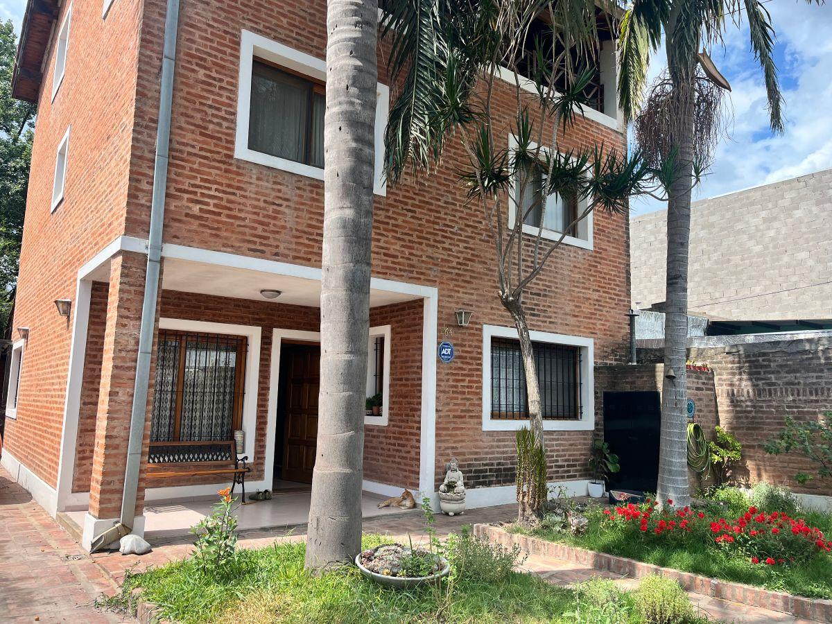 Martín Falco 200 Garin. Casa impecable!