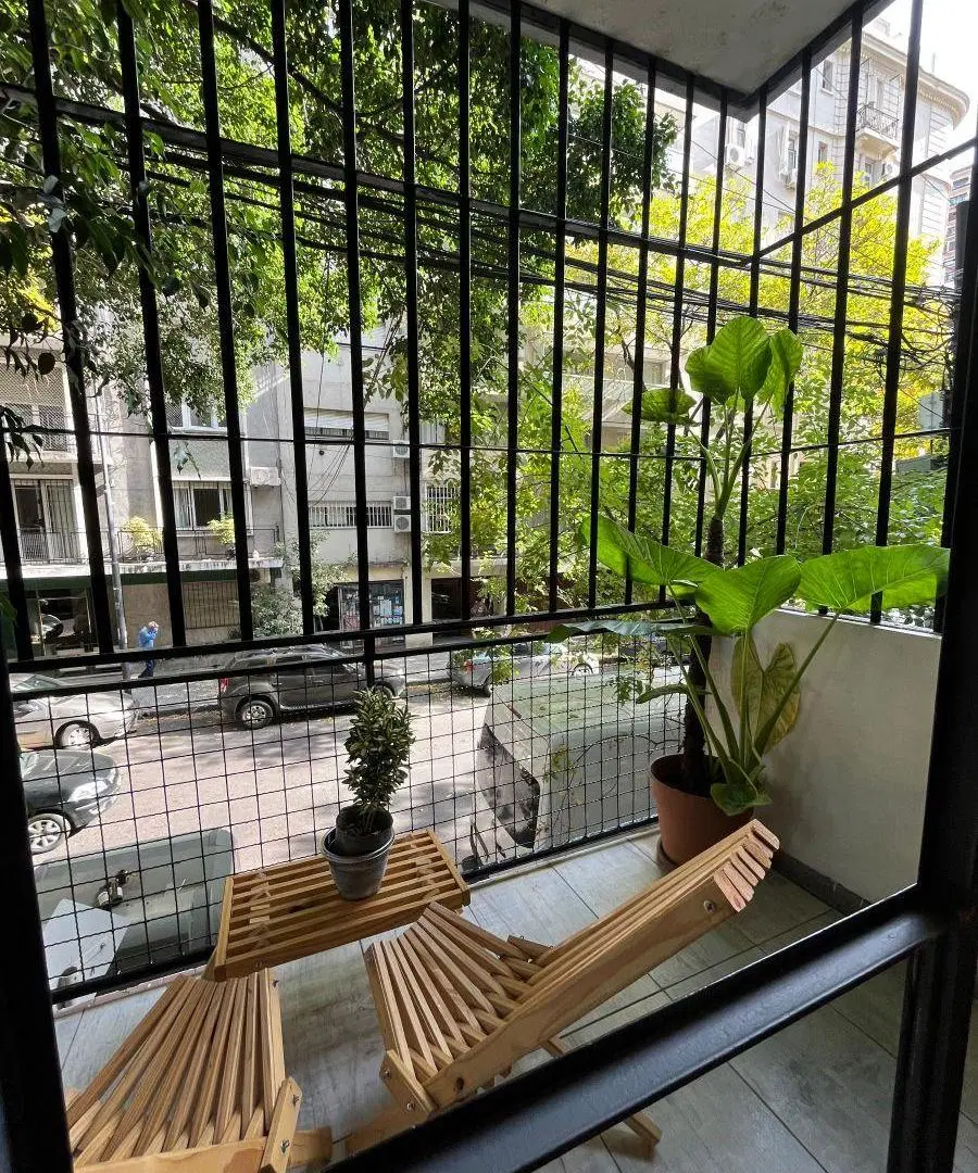 Peña 2200 (Azcuenaga) 3 amb c/dep o comedor diario y , balcón impecable Semipiso 80m2 5