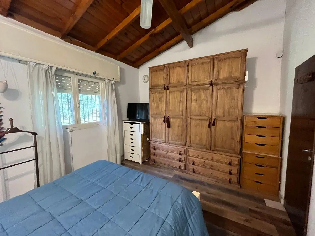 A.Volta 800 Barrio Guemes Spegazzini. 1600m2 casa excelente pileta parrilla jardín 3 dorm 2 baños 3