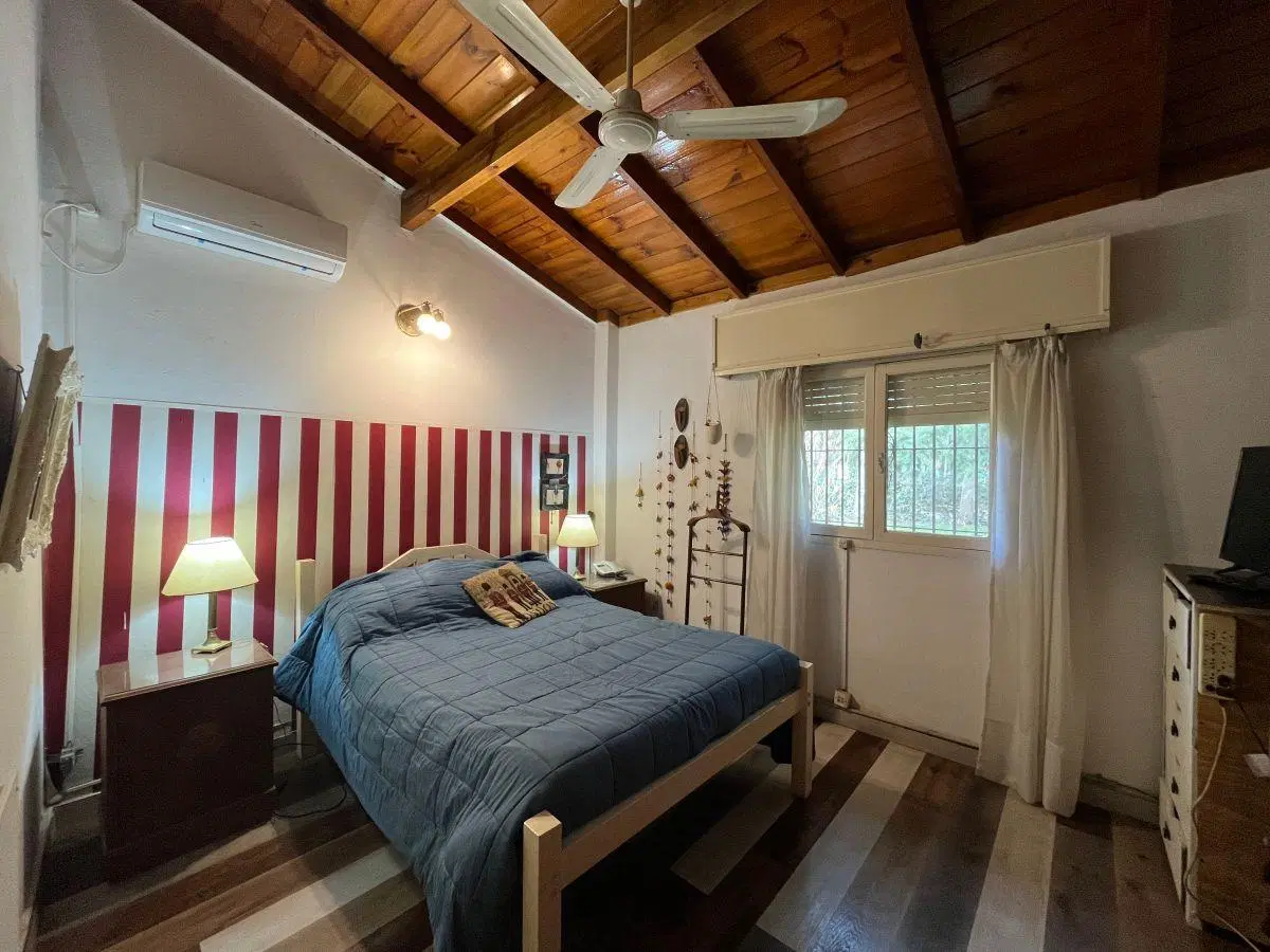 A.Volta 800 Barrio Guemes Spegazzini. 1600m2 casa excelente pileta parrilla jardín 3 dorm 2 baños 8