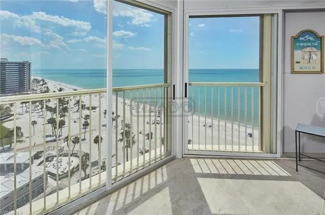 Departamento en Venta en Naples, Condado de Collier, Florida 1