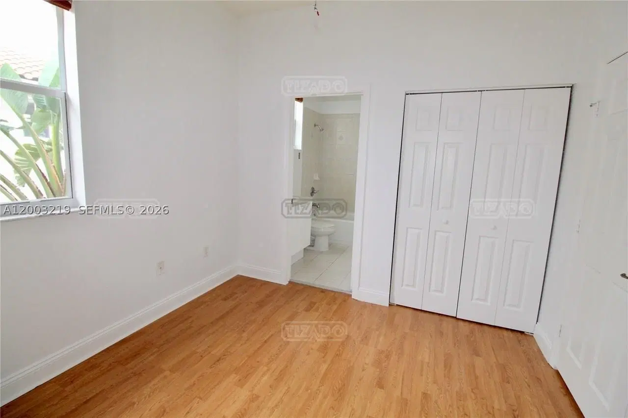 Casa Chalet en Venta en Miramar, Miami, Florida 2