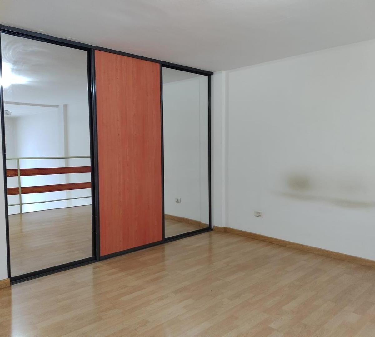 Excelente Loft en Doble Altura, con Patio 1