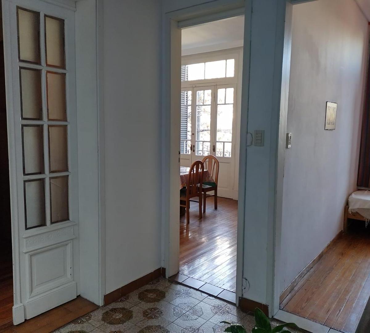 Casa conformada por 2 unidades funcionales PB y primer piso