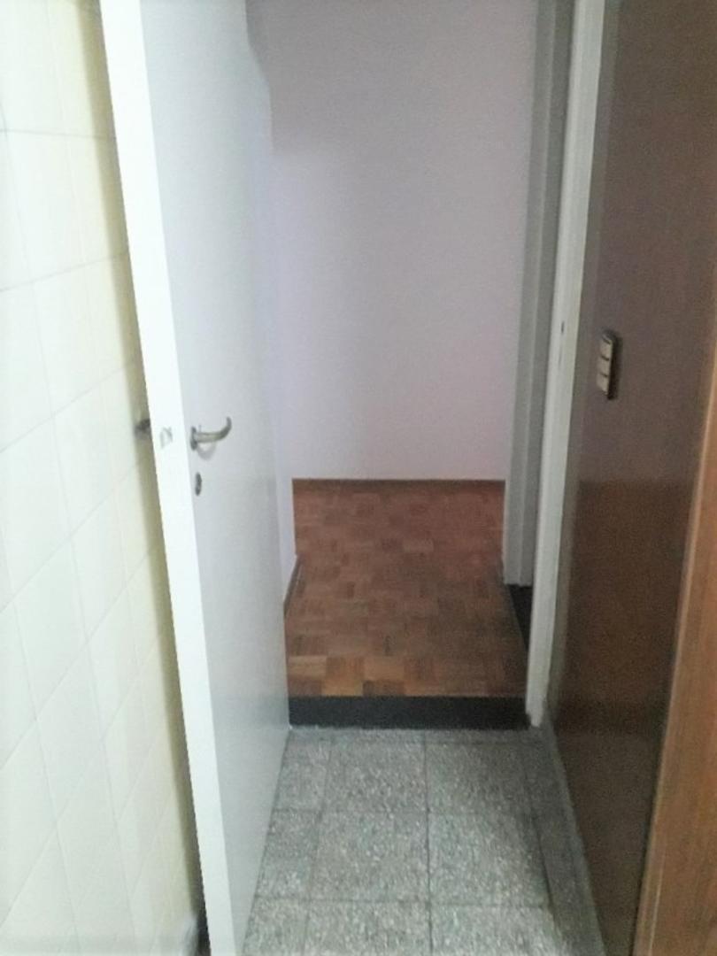 Departamento de 4 Ambientes Al Frente con Balcón 5