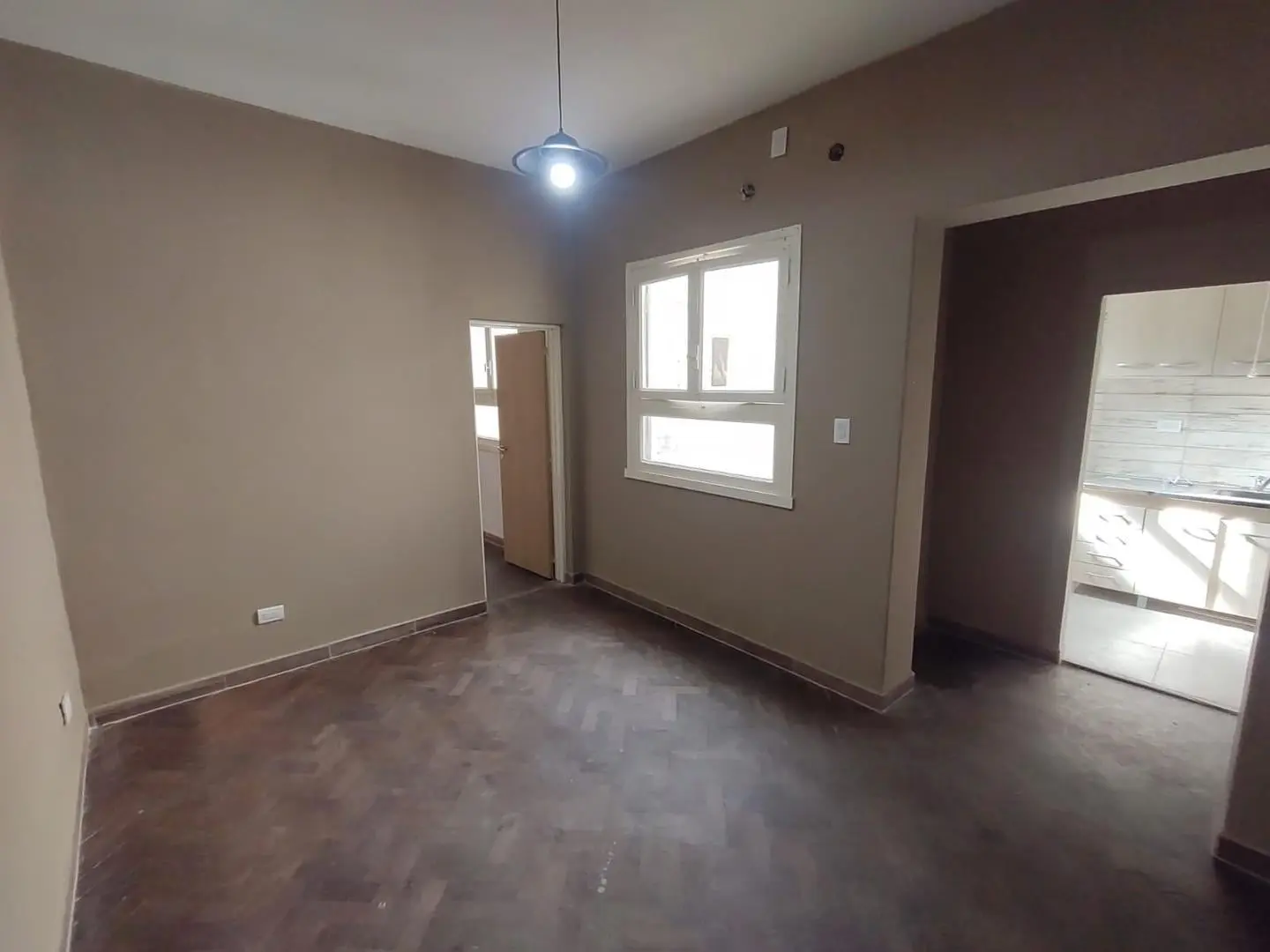 Departamento de 2 ambientes, cocina separada, baño completo 3
