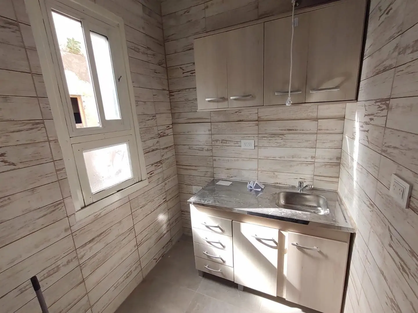 Departamento de 2 ambientes, cocina separada, baño completo 4