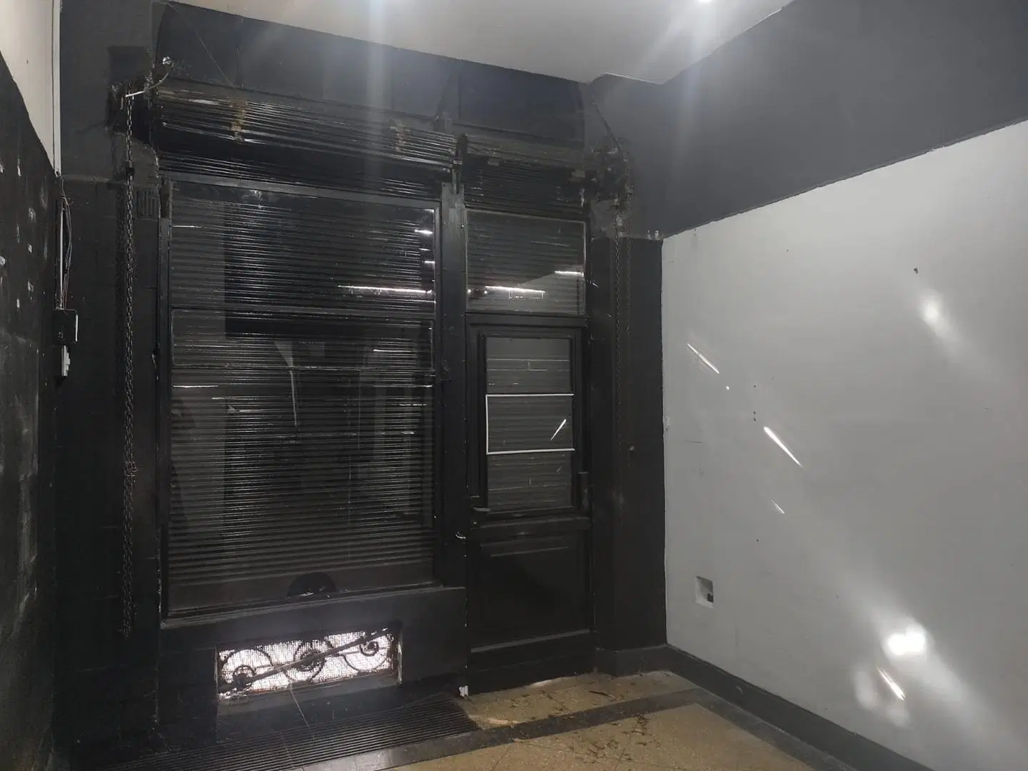 Local comercial, planta, subsuelo y entre piso. 3